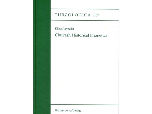 Профессор из Венгрии Клара Адягаши в дар институту преподнесла свою новую книгу «Chuvash Historical Phonetics» (Чувашская историческая фонетика)