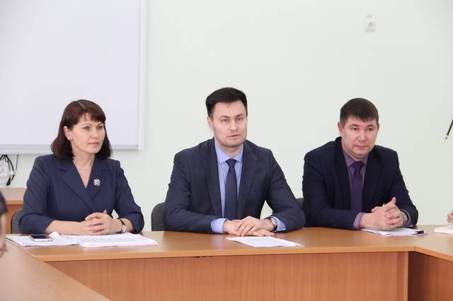 И.о. министра образования Сергей Яковлев посетил образовательные организации и встретился с педагогами Цивильского района