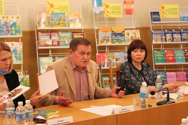 Директор ЧГИГН Петр Краснов принял участие в совещании по вопросу издания учебника по чувашскому языку