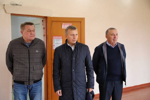 Директор института, депутат Госсовета Петр Краснов посетил избирательные участки Комсомольского района
