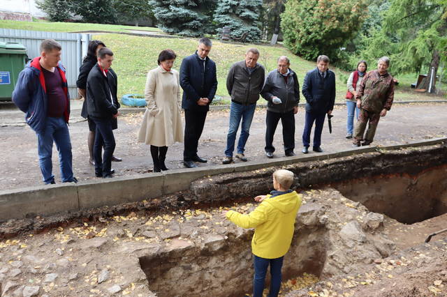 Министр образования и молодежной политики Чувашской Республики Дмитрий Захаров побывал на месте археологических раскопок