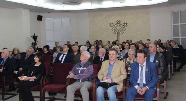 Газета "Республика": Николаев В. Новый руководитель у старых писателей