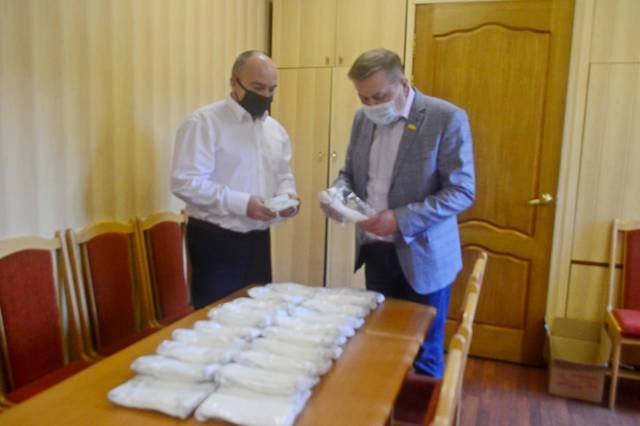 Медицинские маски жителям Канашского района – от депутатов Государственного Совета Чувашской Республики