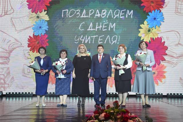 Депутат Госсовета Чувашии, директор ЧГИГН Петр Краснов принял участие в торжественном мероприятии, посвященном Дню учителя