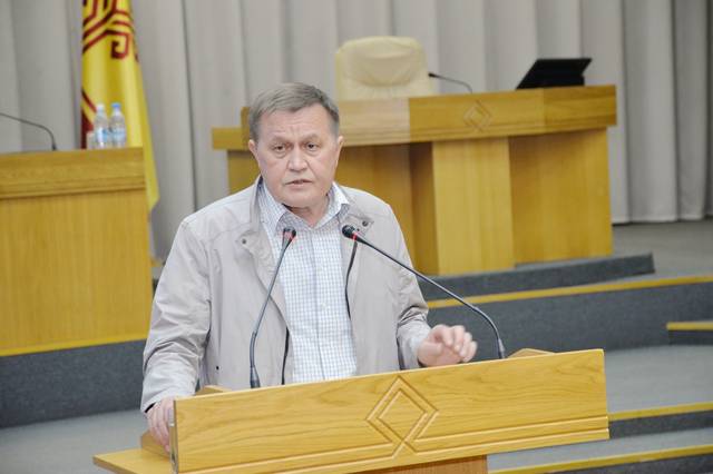 Директор ЧГИГН Петр Краснов на парламентских слушаниях обозначил свое мнение по вопросу о целесообразности перевода времени в Чувашии