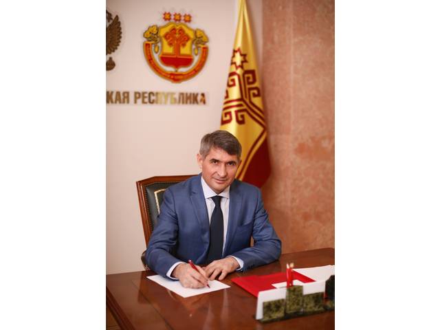 Чăваш Республикин Пуҫлăхĕ Олег Николаев Вĕрентекен кунĕ ячĕпе саламлани
