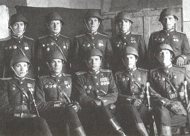 А. Вражкин. Не гаснет памяти огонь. Республика в событиях и лицах // Советская Чувашия. 6–12 декабря