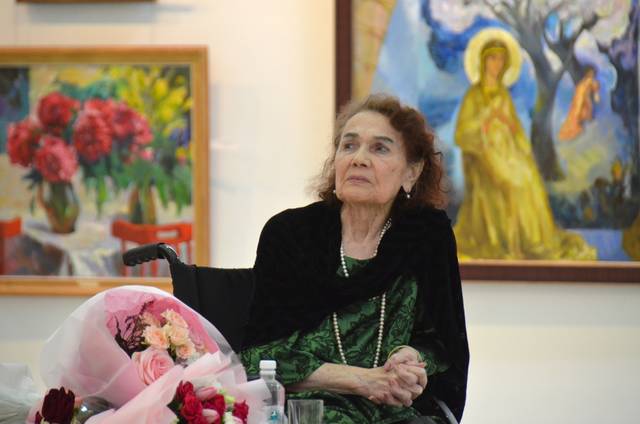 В ЧГХМ состоялся вернисаж юбилейной выставки народного художника Чувашии Раисы Терюкаловой «Синяя птица»