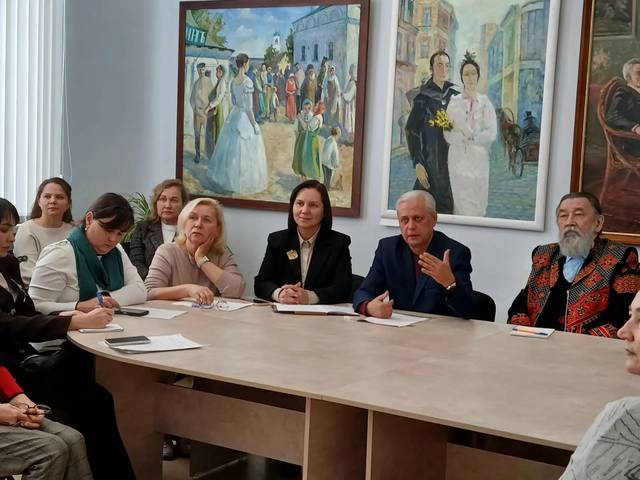 Сотрудники филологического направления ЧГИГН – участники круглого стола в Ядрине